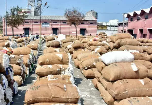 தமிழக வரலாற்றில் புதிய உச்சம்.. ஒரு கேண்டி விலை ரூ.1 லட்சமாக அதிகரிப்பு..!