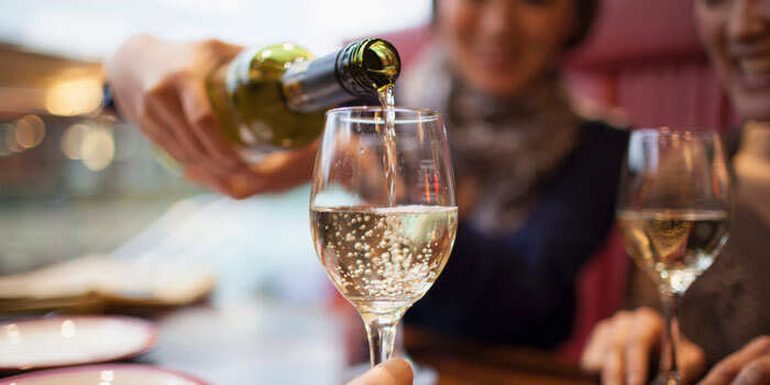 டெல்லியில் அடுத்த தளர்வு ! மதுபான பார்களை நாளை முதல் திறக்கலாம் !!