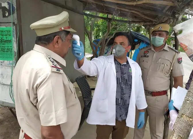 கூடுதல் ஆணையர் உள்பட ஆயிரம் போலீசாருக்கு கொரோனா பாதிப்பு உறுதி..!!