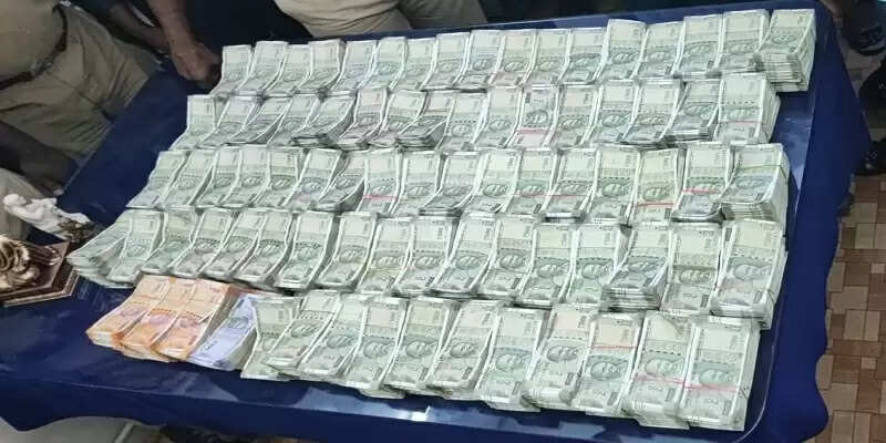 சென்னையில் ரூ.2 கோடி ஹவாலா பணம் பறிமுதல்!!