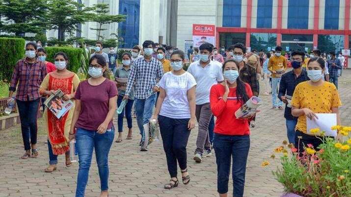 மிரட்டும் கொரோனா.. கல்லூரி, பல்கலை. மாணவர்களுக்கு விடுமுறை அறிவிப்பு.. ஆனால் ?