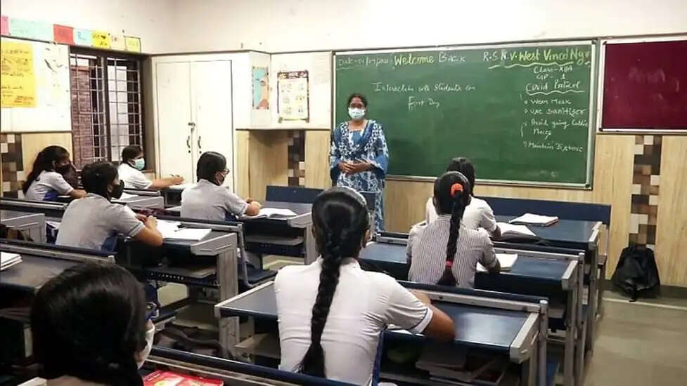 ஜன.10 ஆம் தேதி வரை பள்ளிகளில் நேரடி வகுப்பு நடத்த தடை..!! ஜன.10 ஆம் தேதி வரை பள்ளிகளில் நேரடி வகுப்பு நடத்த தடை..!!