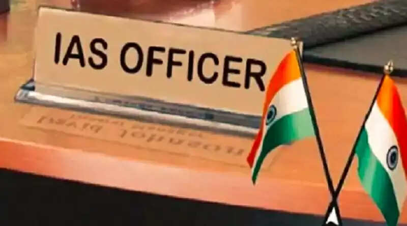 போலீஸிடமே விசிட்டிங் கார்டை நீட்டி மாட்டிக் கொண்ட போலி ஐஏஎஸ் அதிகாரி!!