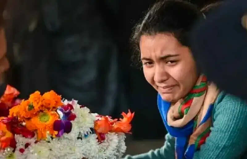 “தந்தை அல்ல, நல்ல நண்பர்…” – ஹெலிகாப்டர் விபத்தில் உயிரிழந்தவரின் மகள் உருக்கம்!! “தந்தை அல்ல, நல்ல நண்பர்…” – ஹெலிகாப்டர் விபத்தில் உயிரிழந்தவரின் மகள் உருக்கம்!!