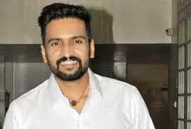 முதலமைச்சருடன் நடிகர் சந்தானம் திடீர் சந்திப்பு.. நேரில் முன்வைத்த கோரிக்கைகள் ! முதலமைச்சருடன் நடிகர் சந்தானம் திடீர் சந்திப்பு.. நேரில் முன்வைத்த கோரிக்கைகள் !