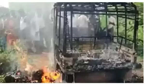 ஆட்டோ மீது மின்கம்பி விழுந்து 8 பேர் உடல் கருகி பலி !!