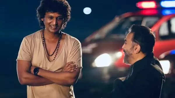 வெற்றினா இப்படி இருக்கனும்.. லோகேஷ் கனகராஜுக்கு சிறப்பு பரிசளித்த கமல் !!