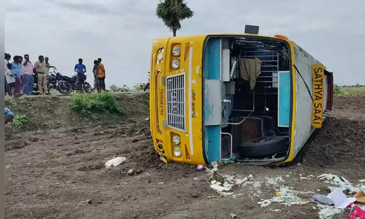 தனியார் பள்ளி பஸ் வயலில் கவிழ்ந்தது.. 5 மாணவ - மாணவியர் காயம்..!