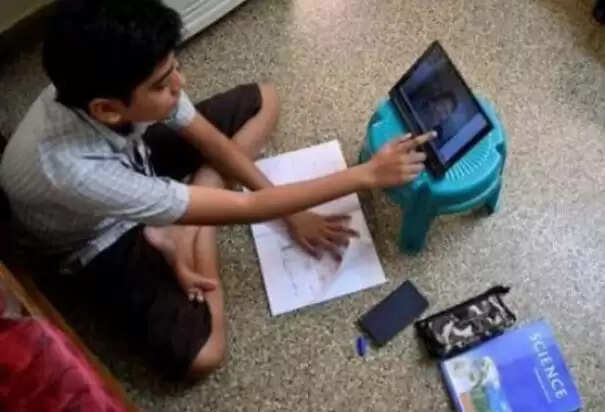 மாணவர்களுக்கு ஓர் நற்செய்தி... விரைவில் இலவச ஸ்மார்ட் போன்..!