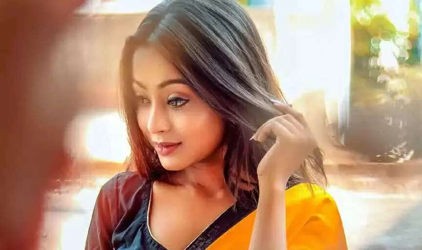 பெரும் அதிர்ச்சி.. மேலும் ஒரு நடிகை தூக்குமாட்டி தற்கொலை பெரும் அதிர்ச்சி.. மேலும் ஒரு நடிகை தூக்குமாட்டி தற்கொலை