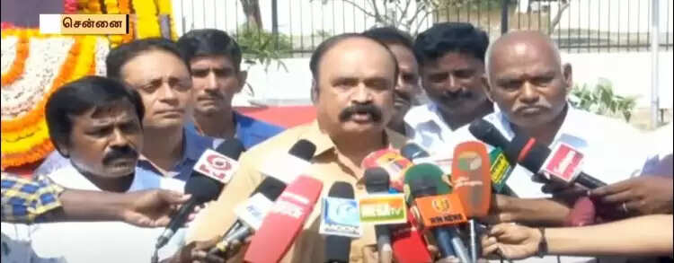 ஈ.பி.எஸ் ராஜினாமா செய்யும் வரை அதிமுகவின் நிலைமை ஐ.சி.யூ.வில் தான்..!!