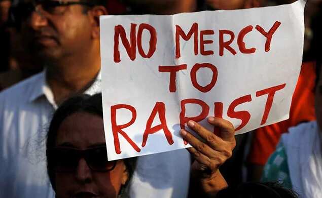 அரசு பணிக்கு விண்ணப்பிக்க சென்ற பெண் கூட்டு பாலியல் வன்கொடுமை !!