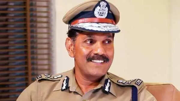 போலீசாருக்கு நற்செய்தி.. பஸ்களில் இலவச பயணம்.. டிஜிபி சைலேந்திரபாபு தகவல்..! போலீசாருக்கு நற்செய்தி.. பஸ்களில் இலவச பயணம்.. டிஜிபி சைலேந்திரபாபு தகவல்..!