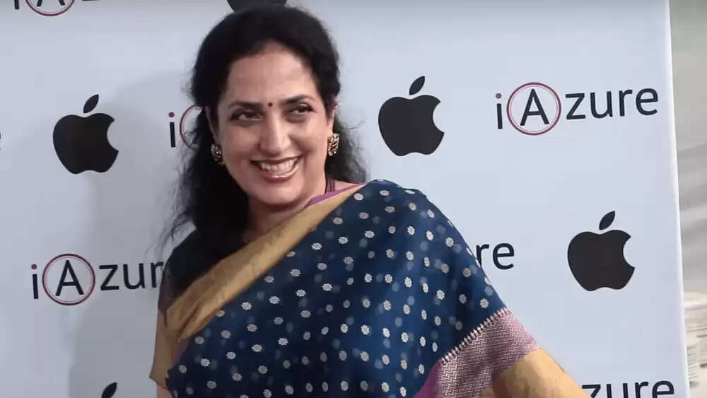 முதல்வர் மனைவி குறித்து சர்ச்சை ‘ட்வீட்’.. பாஜக தொண்டருக்கு போலீஸ் சம்மன்..!