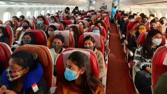 ருமேனியாவில் இருந்து முதல் விமானம்.. 219 இந்தியர்களுடன் மும்பை புறப்பட்டது..!
