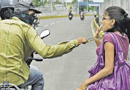 செயின் பறிப்பில் ஈடுபட்டவர்களை 5 கி.மீ தூரம் விரட்டிப்பிடித்த போலீஸ்!!