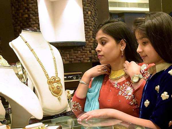 ஹேப்பி நியூஸ்... தங்கம் விலை இன்றும் அதிரடியாக குறைந்தது...