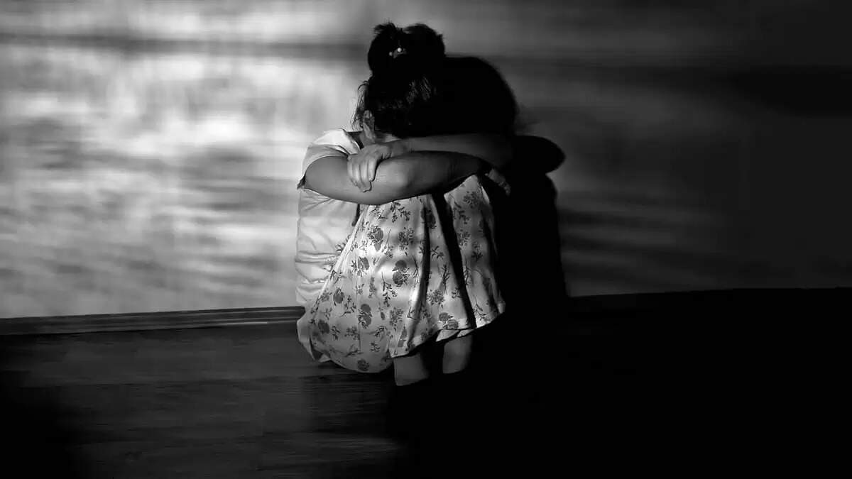 இரட்டை அர்த்தங்களில்... தொட்டு பேசும் ஆசிரியர்கள்.. ராமநாதபுரம் பள்ளியில் 13 மாணவிகள் பாலியல் புகார்..!!