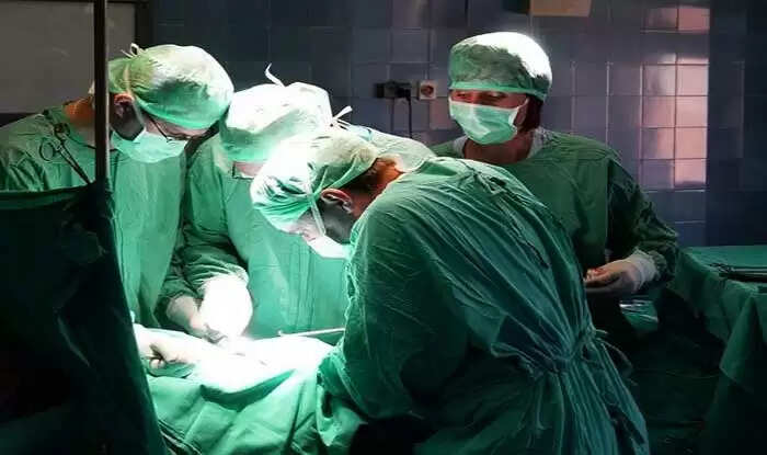 டார்கெட் முடிக்க ஆண்களுக்கு கட்டாய குடும்பக் கட்டுப்பாடு!!