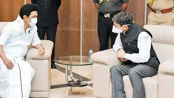 நீட் விலக்கு மசோதா : குடியரசு தலைவருக்கு அனுப்ப ஆளுநர் முடிவு!!