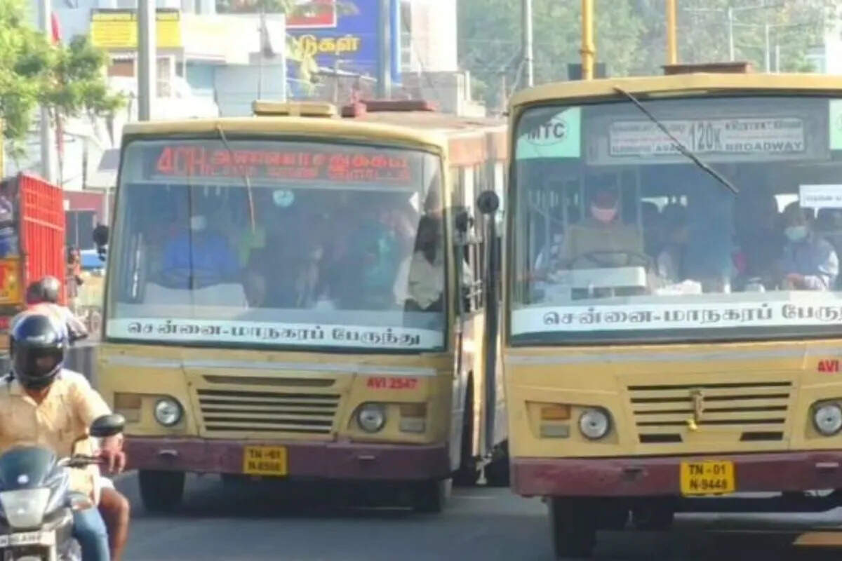சென்னை மாநகர பேருந்துகளில் சத்தமாக செல்போனில் பேச தடை ?