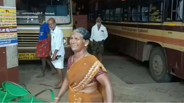 “மீன் விற்கும் தாய் பேருந்திலிருந்து இறக்கிவிடப்பட்டது அதிர்ச்சி” : முதலமைச்சர் மு.க.ஸ்டாலின்!!