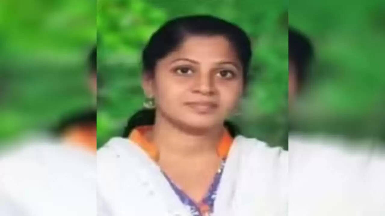 அரசு மகப்பேறு மருத்துவமனையில் குடும்பக் கட்டுபாடு அறுவை சிகிச்சையால் உயிரிழந்த இளம்பெண்.. !!