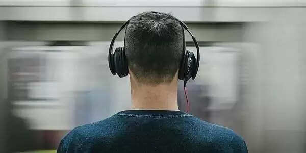 ஆன்லைன் வகுப்பின் போது ஹெட்செட் வெடித்து இளைஞர் பலி..!