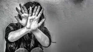 கொடுமையின் உச்சம்..!! பாலியல் புகாரளிக்க சென்ற 13 வயது சிறுமியை பலாத்காரம் செய்த போலீஸ்..!!
