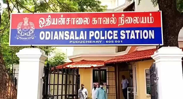 முன்னாள் அமைச்சரின் மனைவி மீது கிரிமினல் நடவடிக்கை எடுக்க போலீசில் புகார்..!!