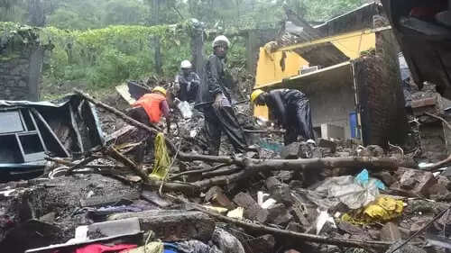 மகாராஷ்டிராவில் கனமழை! நிலச்சரிவில் சிக்கி 36 பேர் பலி!