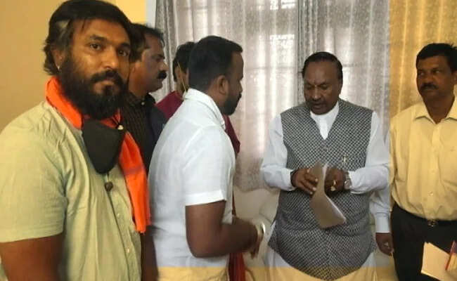 பதவியை ராஜினாமா செய்வதாக கர்நாடக அமைச்சர் ஈஸ்வரப்பா அறிவிப்பு..!! பதவியை ராஜினாமா செய்வதாக கர்நாடக அமைச்சர் ஈஸ்வரப்பா அறிவிப்பு..!!