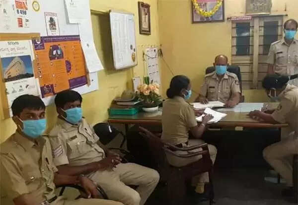 என்ன சொல்றீங்க எம்பி சார்.. 638 போலீஸ் ஸ்டேஷன்ல போனே இல்லையா..?