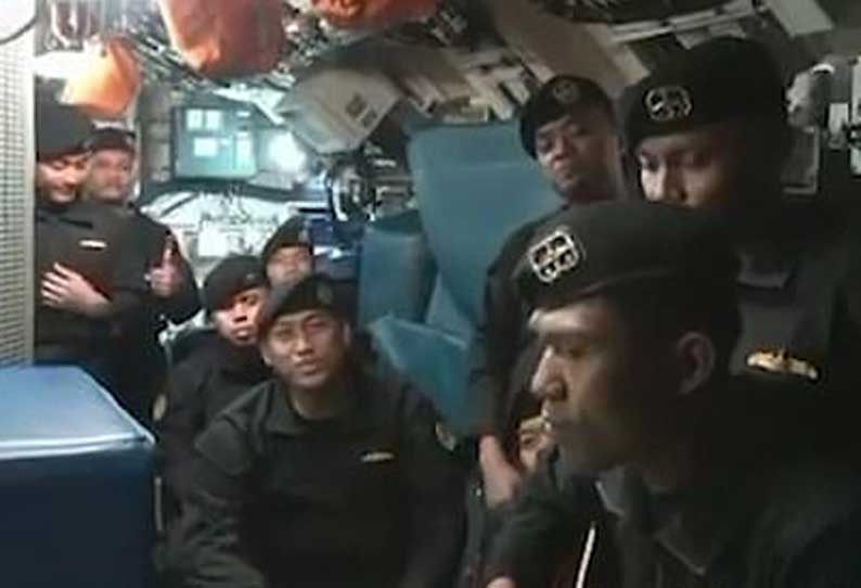 நீர்மூழ்கிக் கப்பலில் 53 வீரர்கள் வீரமரணம்.. கடைசியாக பாடிய பாடல்.. உருக வைக்கும் வீடியோ !