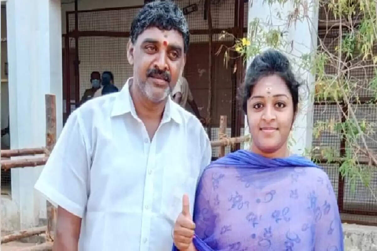 இளம் தலைமுறையினர் அசத்தல்.. உள்ளாட்சி தேர்தலில் கல்லூரி மாணவிகள் வெற்றி..!