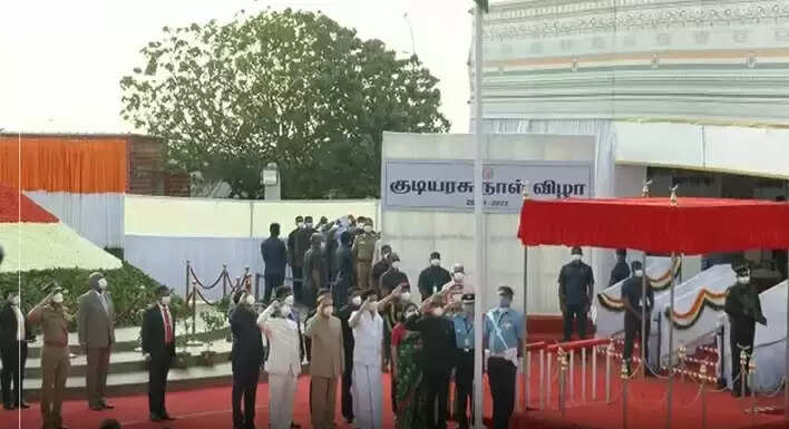மெரினாவில் தேசியக் கொடி ஏற்றினார் ஆளுநர் ஆர்.என்.ரவி!!