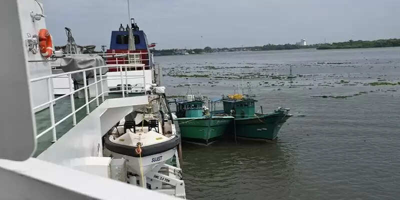 நடுக்கடலில் பிடிபட்ட 218 கிலோ ஹெராயின்!!