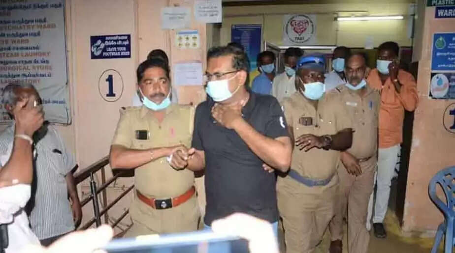 மனைவியின் சீதனங்களுடன் கள்ளக்காதலியுடன் எஸ்கேப்.. அரசு டாக்டரை அள்ளியது போலீஸ்..! மனைவியின் சீதனங்களுடன் கள்ளக்காதலியுடன் எஸ்கேப்.. அரசு டாக்டரை அள்ளியது போலீஸ்..!