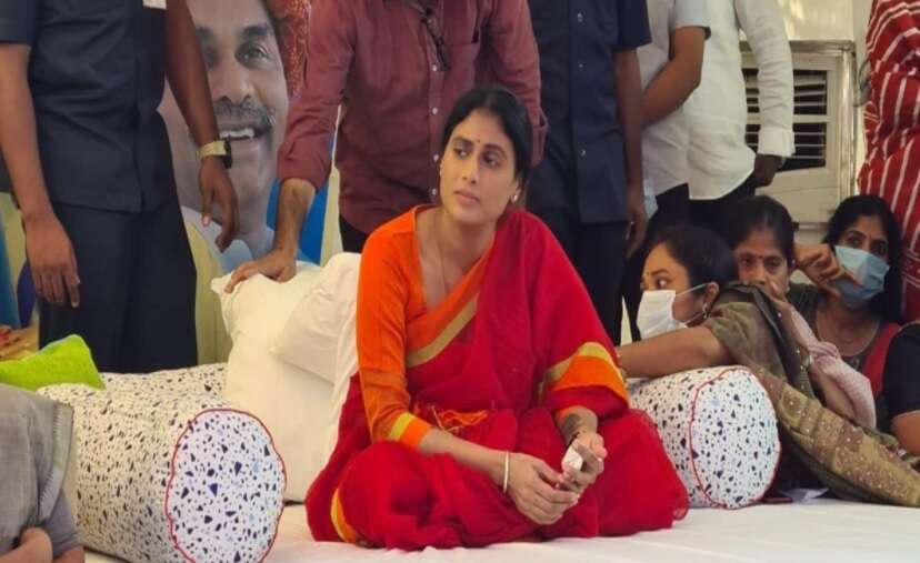 நான் முதலமைச்சர் ஆவேன்.. கட்சி தொடங்கும் முன்பே முதல்வரின் சகோதரி அதிரடி அறிவிப்பு !!