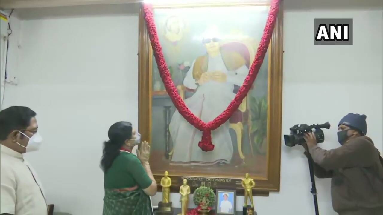 விசாரணைக்கு வரும் வழக்கு! என்ன செய்யப் போகிறார் சசிகலா?