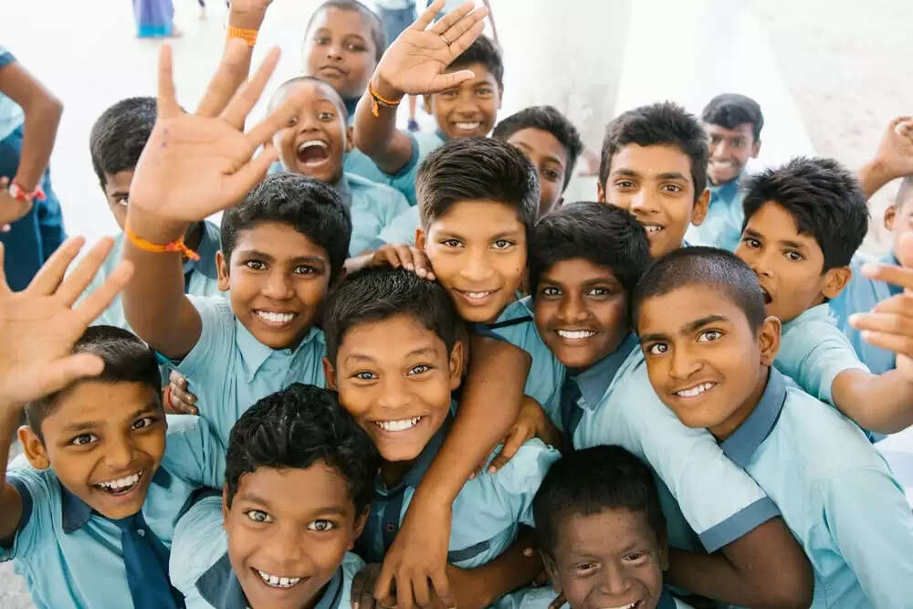 தமிழகம் புதுவையில் நாளை முதல் 4 நாட்களுக்கு பள்ளி கல்லூரிகளுக்கு விடுமுறை அறிவிப்பு..!!