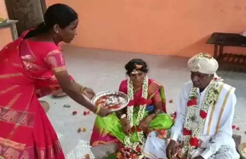 35 ஆண்டு லவ்.. 65 வயதில் காதலியை கரம்பிடித்த காதலன்!!