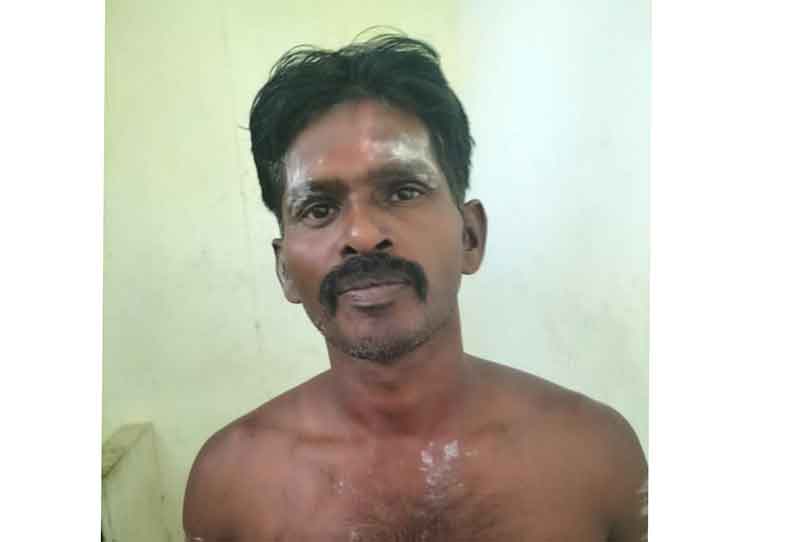 பரபரப்பு.. நடு ரோட்டில் பெண் வக்கீலுக்கு அரிவாள் வெட்டு.. கணவர் கைது..! பரபரப்பு.. நடு ரோட்டில் பெண் வக்கீலுக்கு அரிவாள் வெட்டு.. கணவர் கைது..!