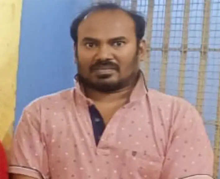 முந்திரி லாரி கடத்தல்.. முன்னாள் அமைச்சர் மகன் மீது குண்டாஸ்..! முந்திரி லாரி கடத்தல்.. முன்னாள் அமைச்சர் மகன் மீது குண்டாஸ்..!