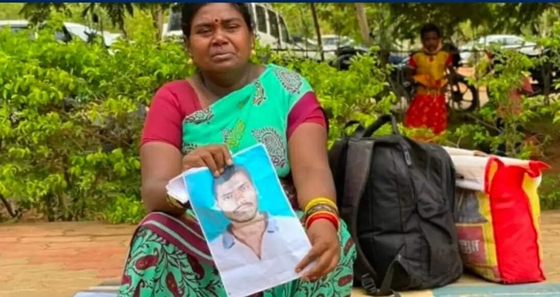 தலைமறைவான கணவனை தேடும் குஜராத்தை சேர்ந்த 8 மாத கர்ப்பிணி!!