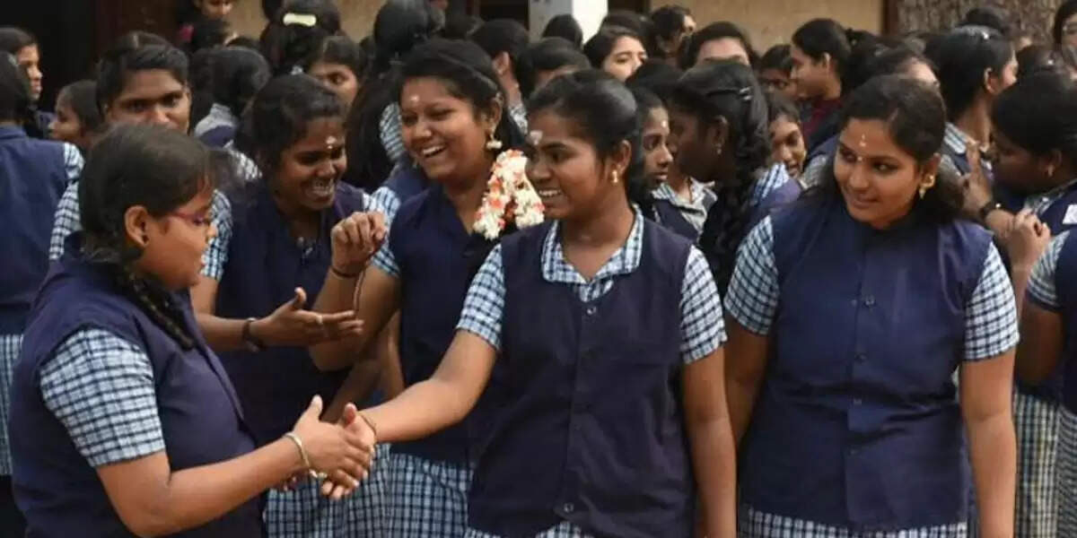 வெளியானது 10-ம் வகுப்பு பொதுத்தேர்வு முடிவு.. முதலிடம் எந்த மாவட்டம் தெரியுமா..?