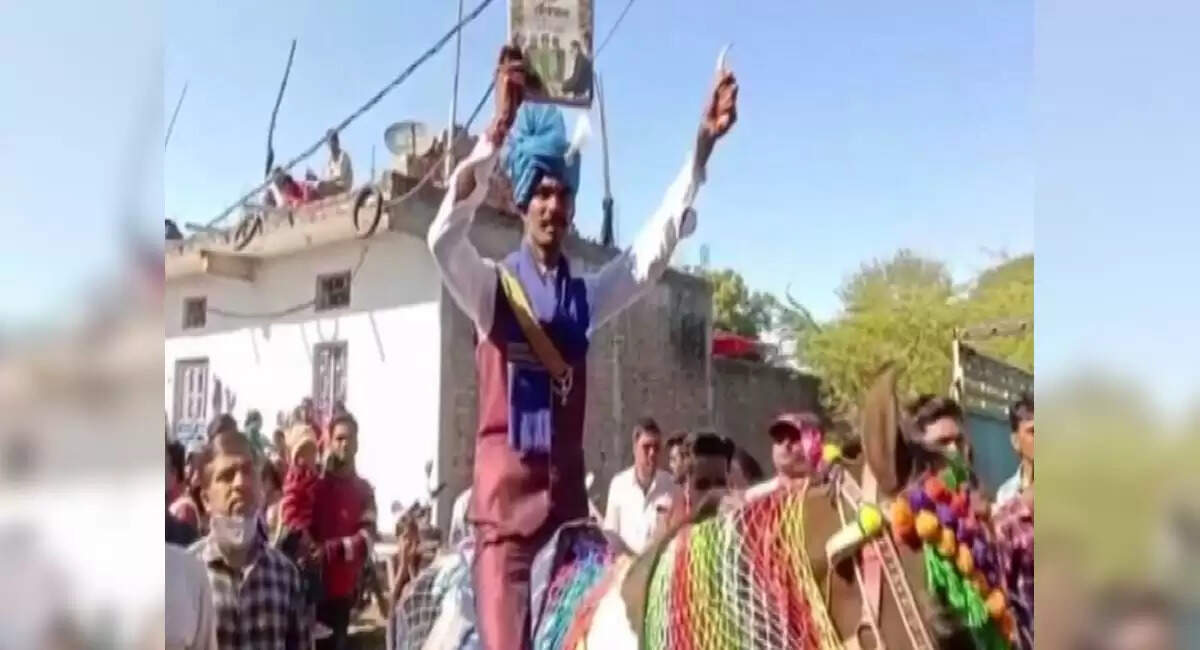 குதிரையில் சென்றால் தாக்குவோம்.. 100 போலீசார் பாதுகாப்புடன் நடந்த திருமணம்..!