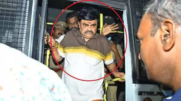 ஒரு வழியாக சிறையில் இருந்து வெளியே வந்தார் ராஜேந்திர பாலாஜி.. ஆனால் இந்த கன்டிஷன்கள் உண்டு !!