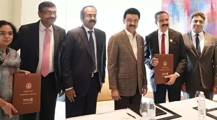 முதல்வர் துபாய் பயணத்தால் 9,700 பேருக்கு வேலை வாய்ப்பு!! முதல்வர் துபாய் பயணத்தால் 9,700 பேருக்கு வேலை வாய்ப்பு!!