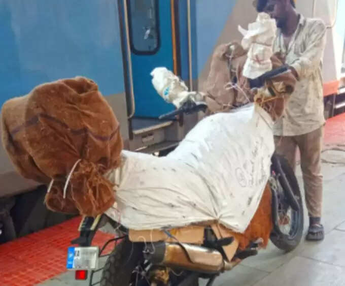பைக்-ஐ ரயில் மூலம் எளிமையாக அனுப்புவது எப்படி?